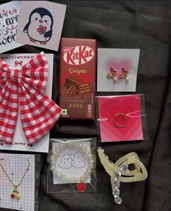Red Jewelery Hamper Set
