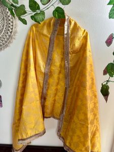 Sunehri Banarasi Dupatta with golden Kiran Lace