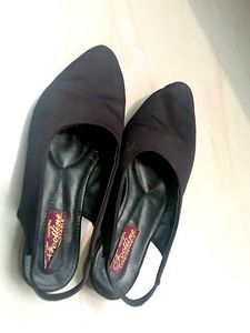 Elegant Black Slingback Flats