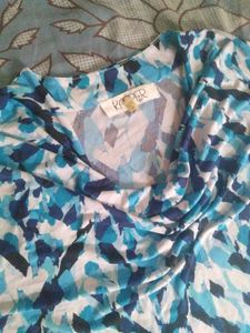 Chic Blue &amp; White Abstract Print Top