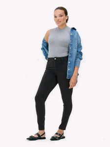 Black High-Waisted Skinny Jeans