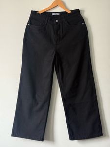 Stylish Black Wide-Leg Jeans