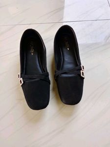 Elegant Black Flats with Rhinestone Buckle