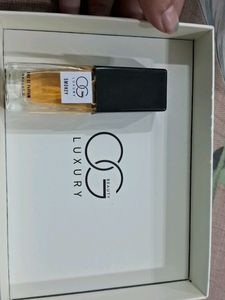 Sealed /Og Lux̌ury Smokey Perfume Brand New