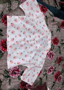 strawberry crop shirt🍓