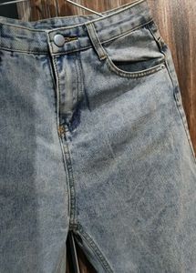 Urbanic Light Wash Straight Jeans