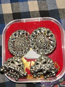 Exquisite Kundan & Pearl Jhumka Set