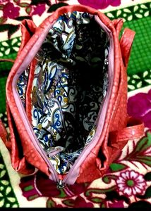 IT IS A PINK COLOR WOMEN'S LEATHER BAG.......