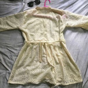 🤍 White lace peplum top🤍