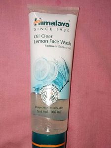 Himalaya Oil Clear Lemon Face Wash