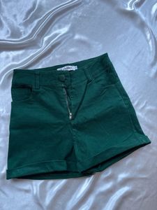Stylish High-Waisted Green Shorts