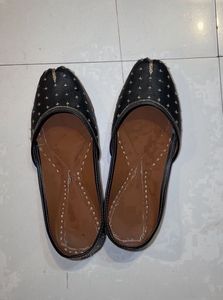 Classic Black Ethnic Juttis