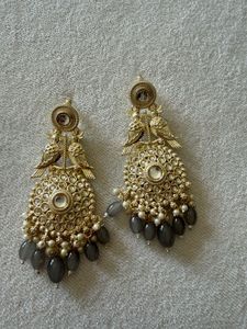 🩶🩶 Gold Toned Dangler Earrings
