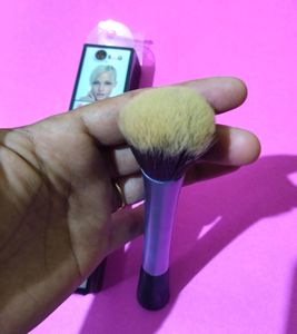 Make Up Brushes Kit With A Metallic Storage Box