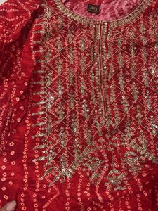 red bandhni kurti