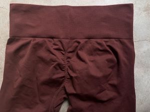 high-waisted, seamless, scrunch-butt athletic legg