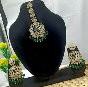 Exquisite Emerald &amp; Gold Kundan Jewelry Set