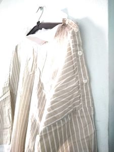 Striped Button-Up Shirt with Collar ⭐