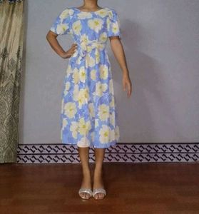 Elegant Blue Floral Midi Dress