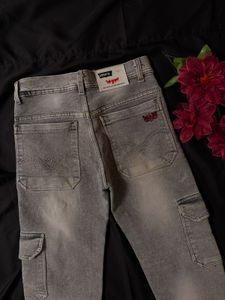 Stylish Light Wash Cargo Jeans