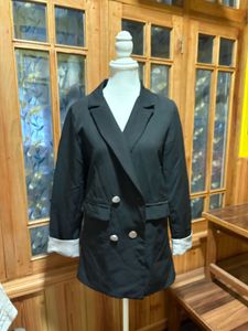 Chic Black Double-Breasted Blazer