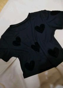 🕷️🕸️Black Heart Applique Cropped Top