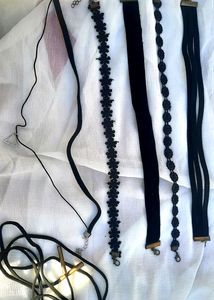 BLACK CHOKERS