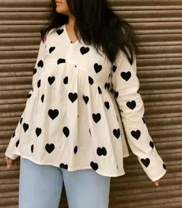 Chic White Heart Print Top