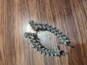 Elegant Leaf Design  and pink earring