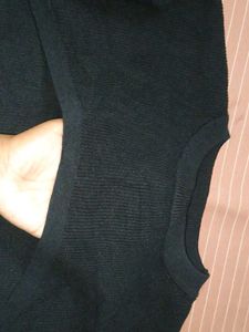 Black Ribbed Full Sleeve Crop Top for Women