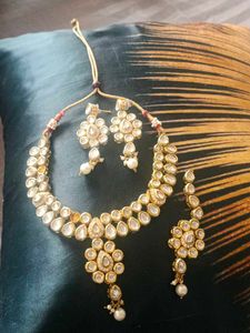 kundan necklace jewellery with maangtika