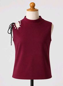 Chic Sleeveless Top with Pearl Detail