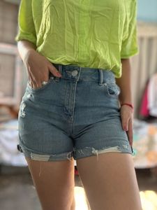 SALE‼️ High waisted Denim Shorts