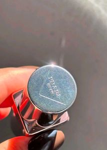 Prada light glowing lipcolor U016 Rose
