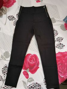 Black Pants with Zipper Detail