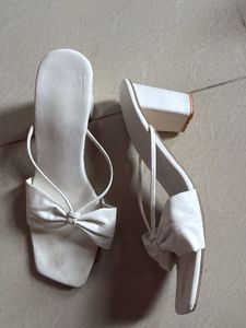 Stylish White Bow Heeled Sandals