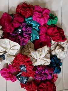 20 Scrunchies