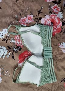 Lace Detail pad
