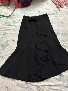 H&amp;M Black Ruffle Skirt