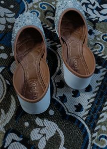 Embellished Juttis/Mojaris