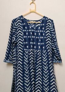 Stylish Blue & White Printed Kurta