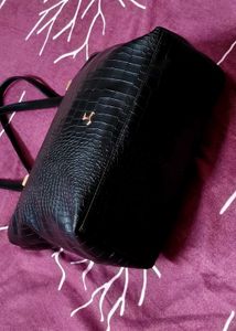 Mochi Women Black Tote bag