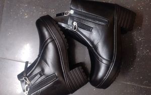 New Black Platform Zipper Boots(never use)