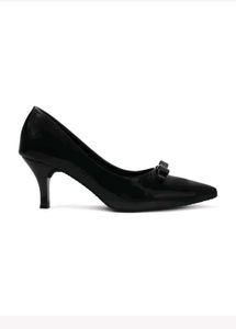 Chic Black Patent Bow Pumps