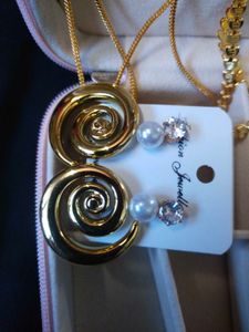 Gold Tone Fashion Jewelry Set