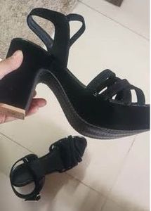 Chic Black Platform Heels