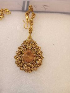 Golden Necklace With Tikka