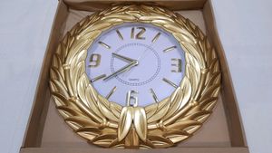 Wall Clock &amp; Decor ⏰️