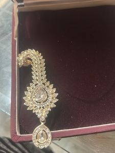 Elegant Paisley Brooch