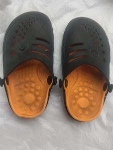 kids flip flops